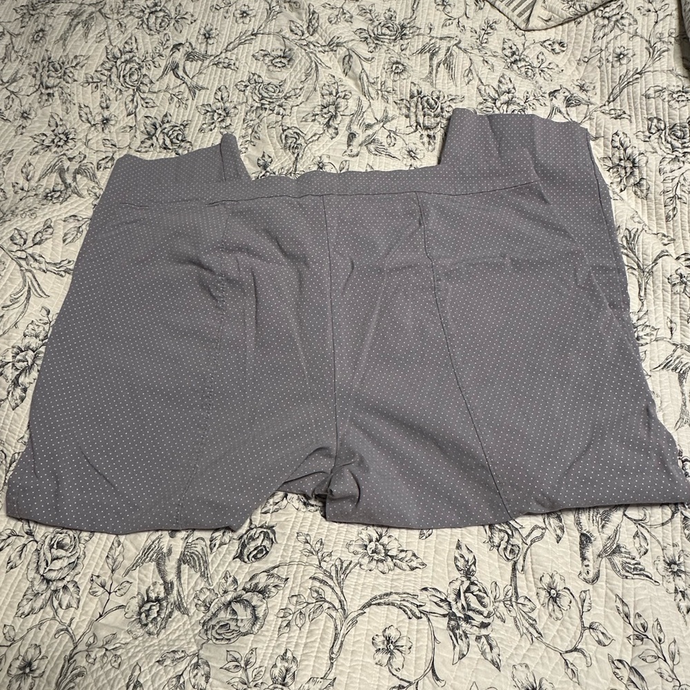 Porophrase plus size capris - Picture 6 of 7